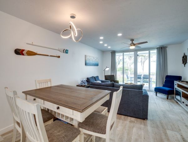 Bradenton Beach 2 Bedroom Townhome -Beach Across the Street