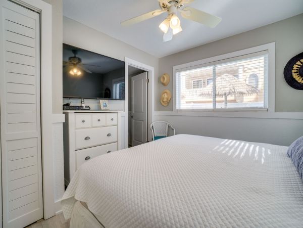 Walk to Beach Bradenton Beach Vacation Condo Two Bedroom