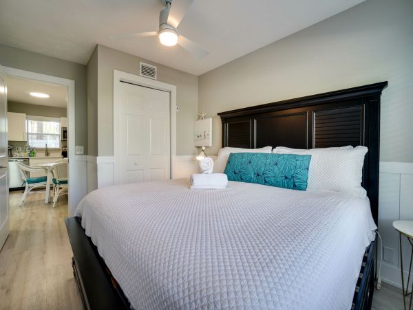 Walk to Beach Bradenton Beach Vacation Condo Two Bedroom