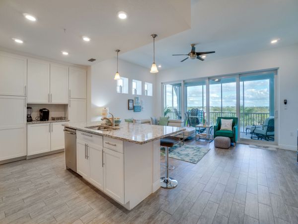 Bradenton Vacation Condo Three Bedroom Walk to Beach