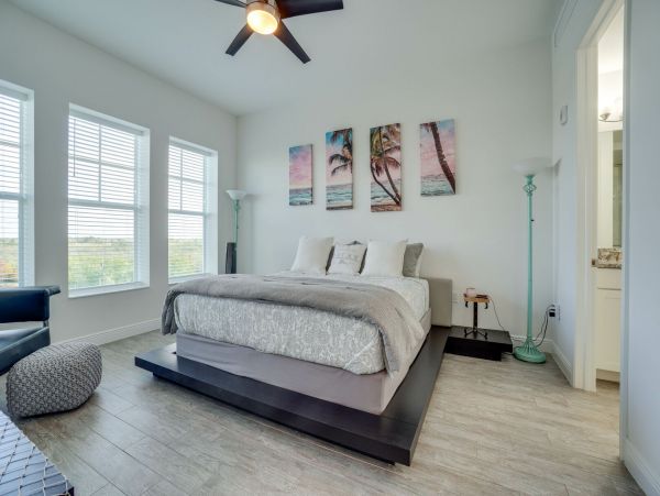 Bradenton Vacation Condo Three Bedroom Walk to Beach