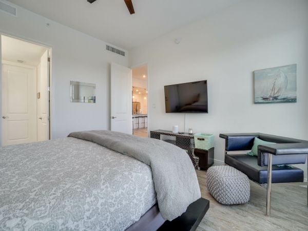 Bradenton Vacation Condo Three Bedroom Walk to Beach
