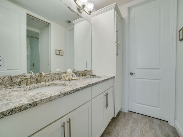 Bradenton Vacation Condo Three Bedroom Walk to Beach