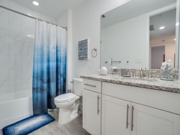 Bradenton Vacation Condo Three Bedroom Walk to Beach
