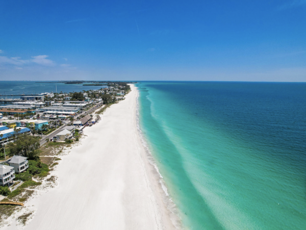 Bradenton Vacation Condo Three Bedroom Walk to Beach