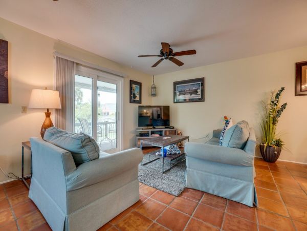 Lovely Holmes Beach Pool Home Sleeps 8