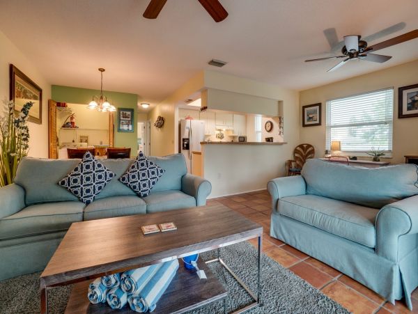 Lovely Holmes Beach Pool Home Sleeps 8