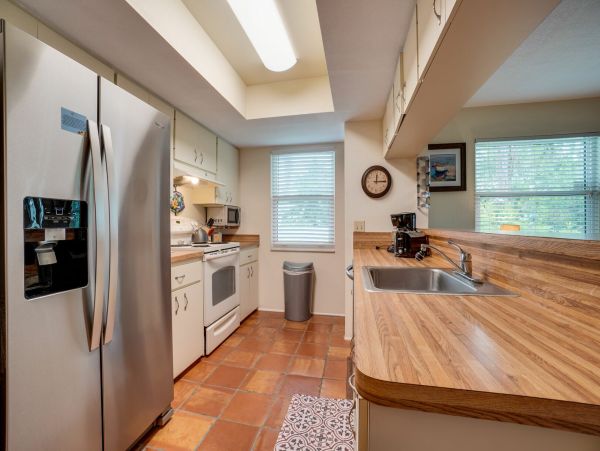 Lovely Holmes Beach Pool Home Sleeps 8