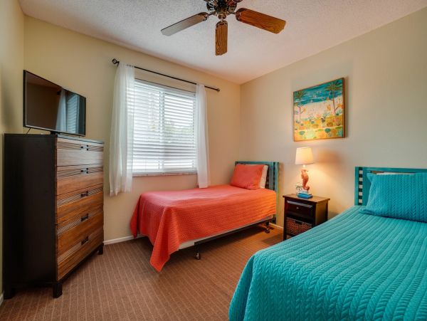 Lovely Holmes Beach Pool Home Sleeps 8