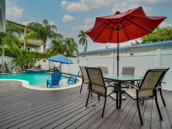 Lovely Holmes Beach Pool Home Sleeps 8