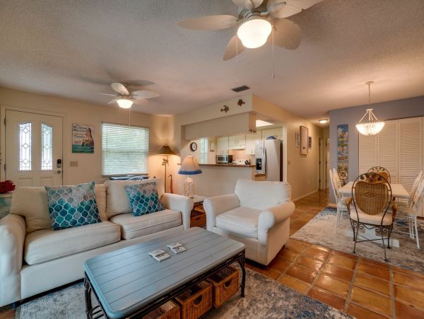 Lovely Holmes Beach Pool Home Sleeps 8