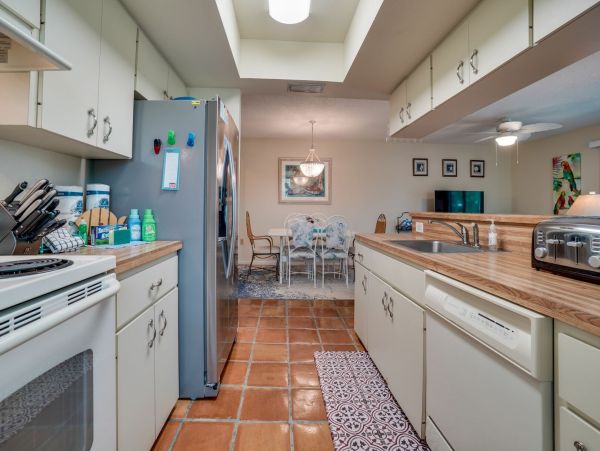 Lovely Holmes Beach Pool Home Sleeps 8