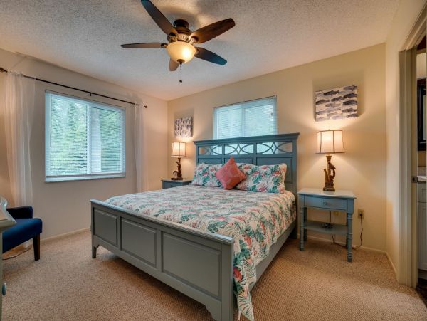 Lovely Holmes Beach Pool Home Sleeps 8