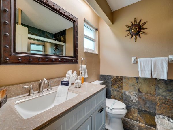 Lovely Holmes Beach Pool Home Sleeps 8
