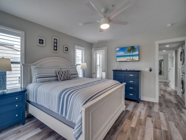 Anna Maria Island Beachfront Condo - 2BR Vacation Rental with Pool