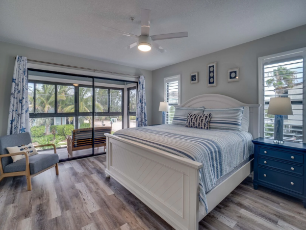 Anna Maria Island Beachfront Condo - 2BR Vacation Rental with Pool