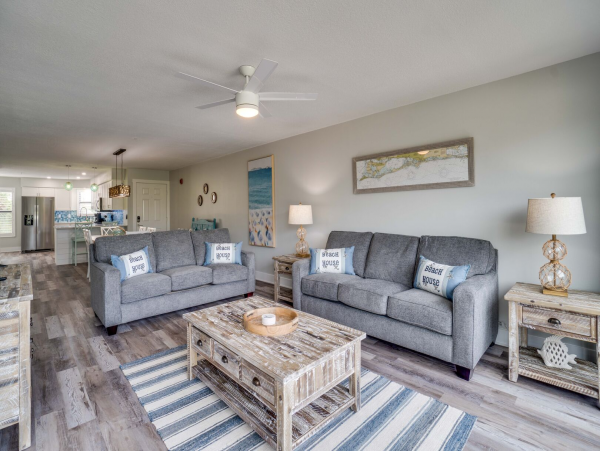 Anna Maria Island Beachfront Condo - 2BR Vacation Rental with Pool