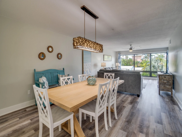 Anna Maria Island Beachfront Condo - 2BR Vacation Rental with Pool