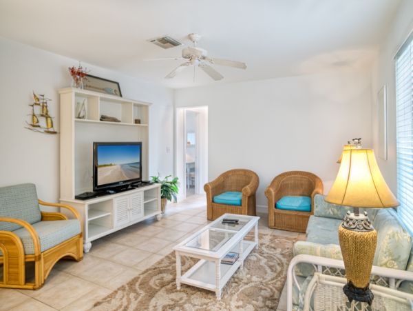 Captiva Vacation Cottage with Boat Dock