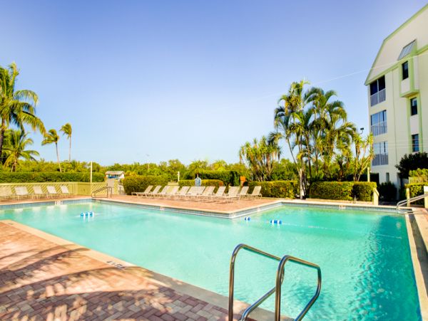 Captiva Three Bedroom Vacation Townhome Close to Beach