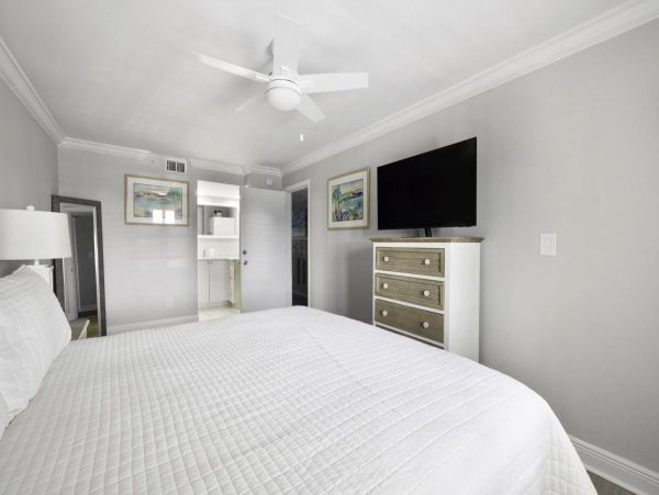 Captiva Three Bedroom Vacation Townhome Close to Beach