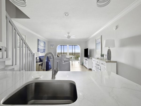 Captiva Three Bedroom Vacation Townhome Close to Beach