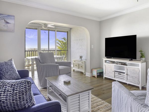 Captiva Three Bedroom Vacation Townhome Close to Beach