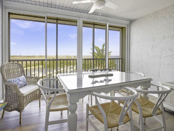 Captiva Three Bedroom Vacation Townhome Close to Beach