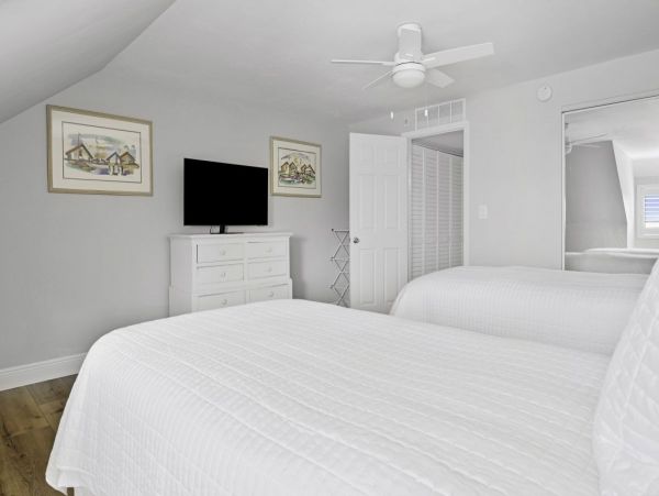 Captiva Three Bedroom Vacation Townhome Close to Beach