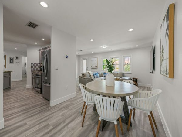 Luxury Siesta Key Vacation Rental with Pool & Guest House