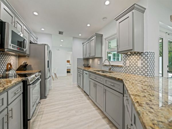 Luxury Siesta Key Vacation Rental with Pool & Guest House