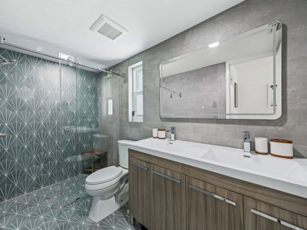Luxury Siesta Key Vacation Rental with Pool & Guest House