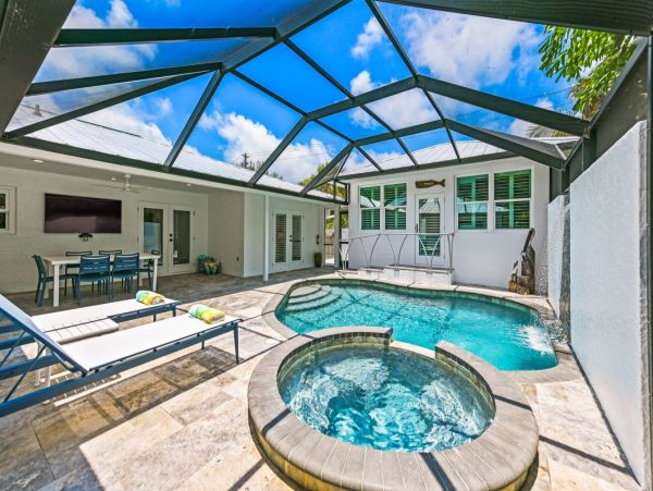 Luxury Siesta Key Vacation Rental with Pool & Guest House