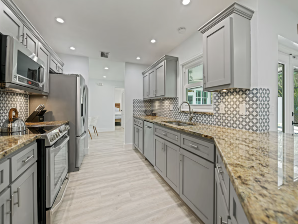 Luxury Siesta Key Vacation Rental with Pool & Guest House