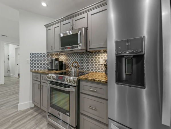 Luxury Siesta Key Vacation Rental with Pool & Guest House