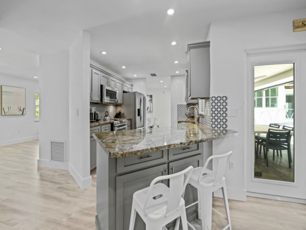 Luxury Siesta Key Vacation Rental with Pool & Guest House