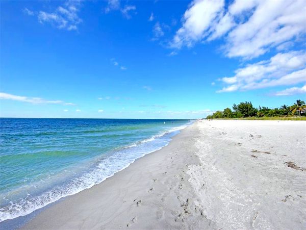 Charming Captiva Gulf-Front Retreat with Tropical Views and Private Beach Acces