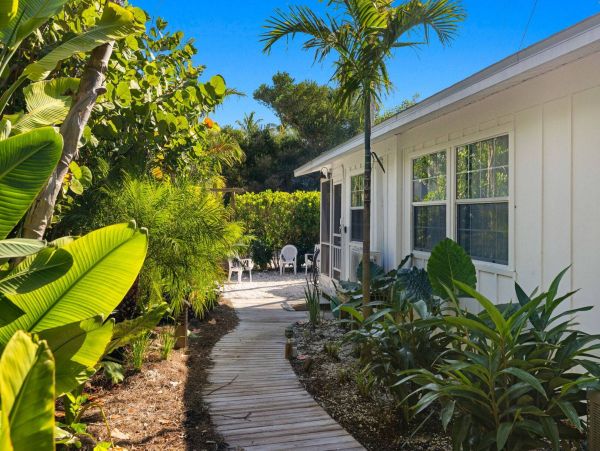 Charming Captiva Gulf-Front Retreat with Tropical Views and Private Beach Acces