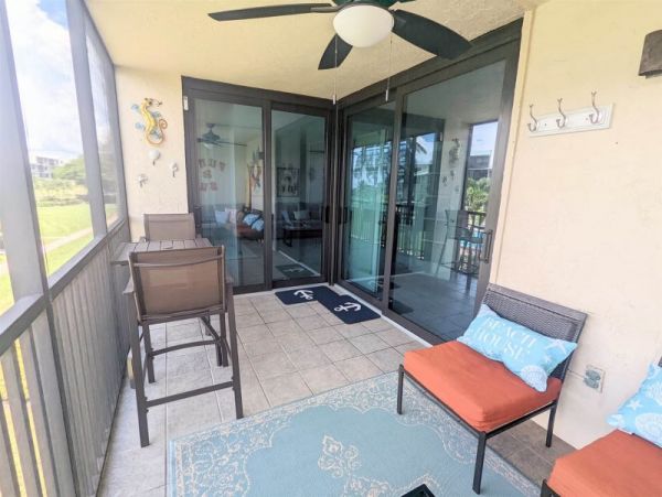 Sanibel 2 Bedroom Condo with Lanai & Ocean View