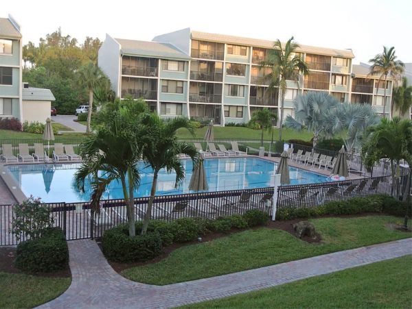 Sanibel 2 Bedroom Condo with Lanai & Ocean View