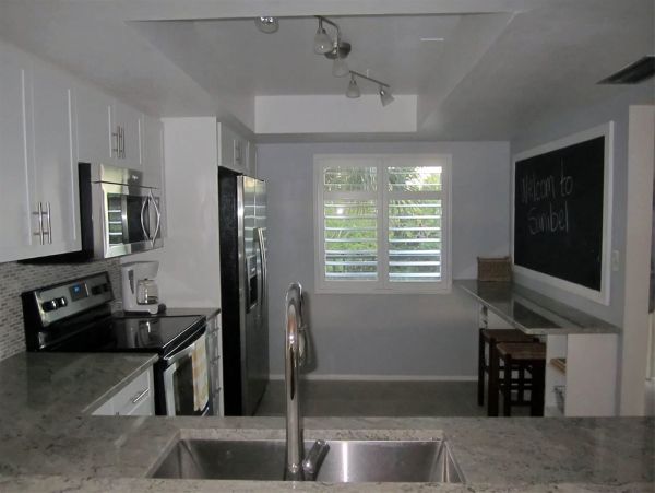 Sanibel 2 Bedroom Condo with Lanai & Ocean View