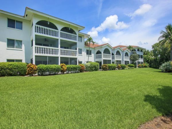 Sanibel Vacation Condo Two Bedroom with Pool