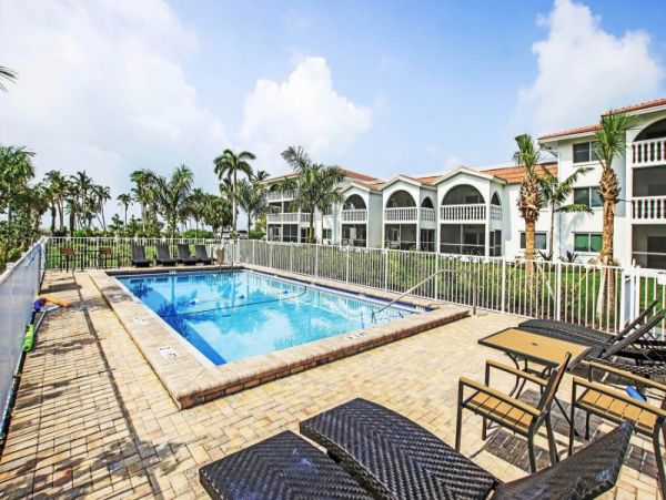 Sanibel Vacation Condo Two Bedroom with Pool