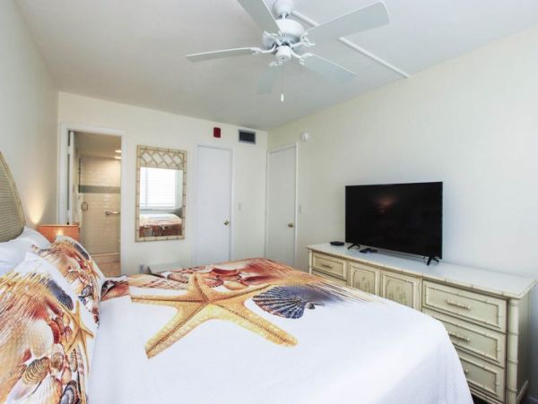 Sanibel Vacation Condo Two Bedroom with Pool