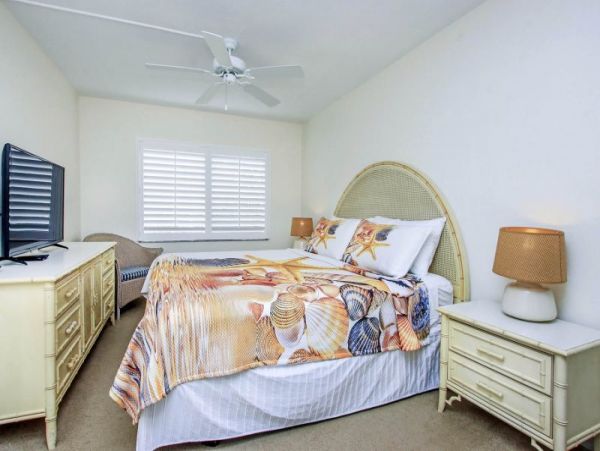 Sanibel Vacation Condo Two Bedroom with Pool