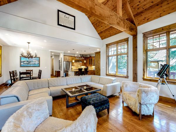 Luxury Vacation Home in Vail with private Hot Tub Sleeps 10