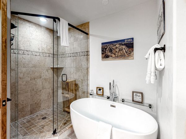 Luxury Vacation Home in Vail with private Hot Tub Sleeps 10