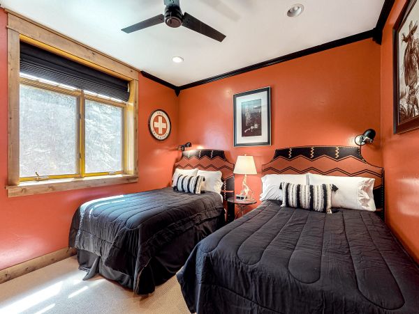 Luxury Vacation Home in Vail with private Hot Tub Sleeps 10