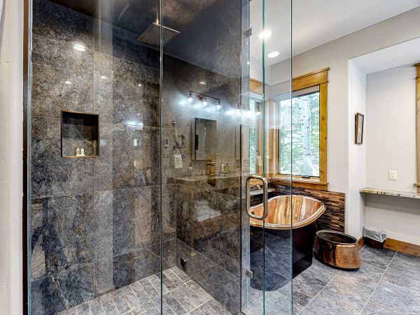 Luxury Vacation Home in Vail with private Hot Tub Sleeps 10
