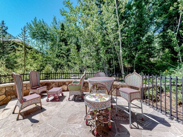 Luxury Vacation Home in Vail with private Hot Tub Sleeps 10